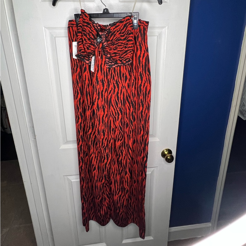 Windsor NWT!! Coord Zebra print 2 piece set with crop top and wide leg pants